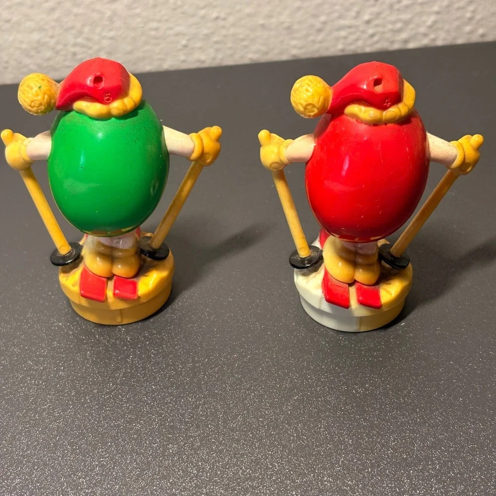 M&M's Salt & Pepper Shakers Unisex OS Red Green Good Vintage 1991 Skiing